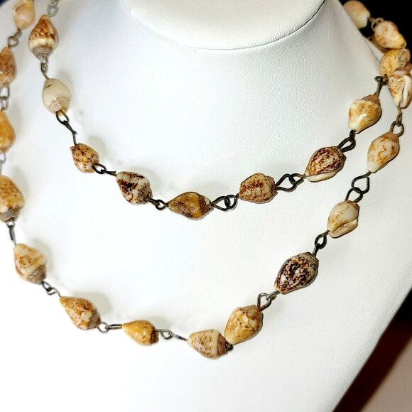 Vintage Seashell Necklace 28" Single Strand Luau Fashion Jewelry CT224 - Picture 2 of 7